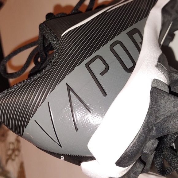 Nike Youth Soccer Cleats - Picture 8 of 11